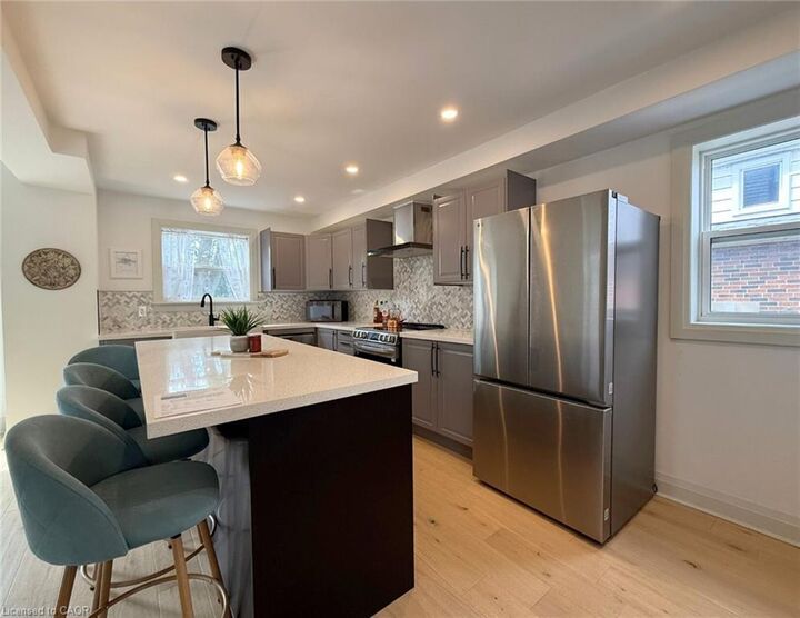 Property Photo:  286 East 18th Street Upper  ON L9A 4P6 