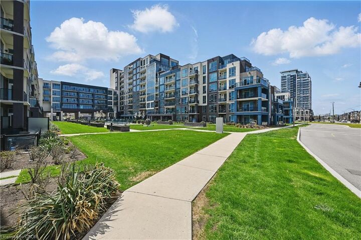 Property Photo:  16 Concord Place 808  ON L3M 0J1 
