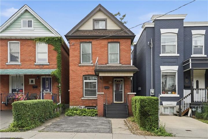 Property Photo:  19 Huntley Street  ON L8L 5X8 