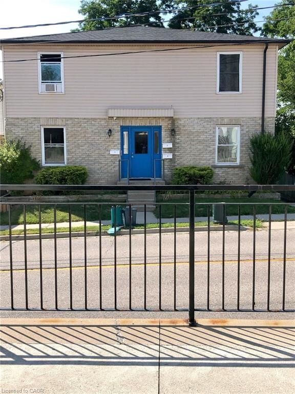 Property Photo:  52 Wellington Street 3  ON N1R 3Y7 