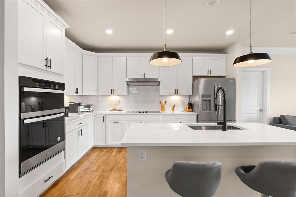 Property Photo: 4 Stratton Drive 408 MA 01801