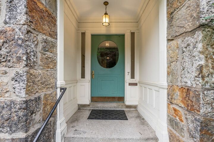 Property Photo:  7 Regent Cir 3  MA 02445 