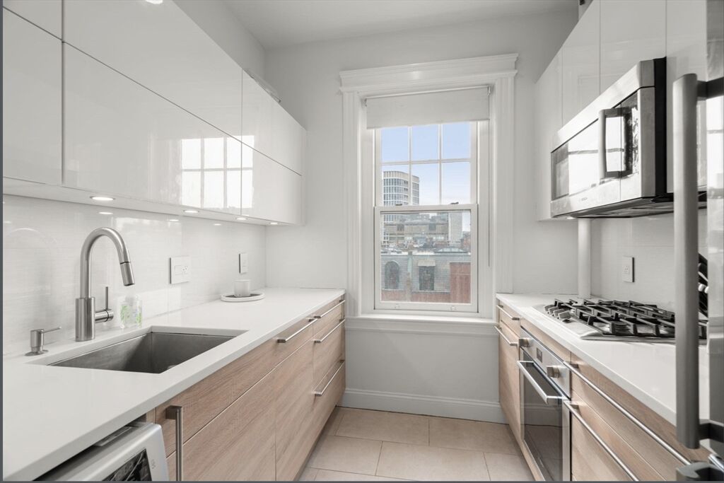 Property Photo:  282 Newbury St 17A  MA 02116 