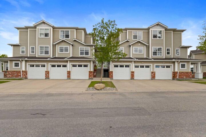 Property Photo: 7171 Coach Hill Road SW 3204 AB T3H 3R7