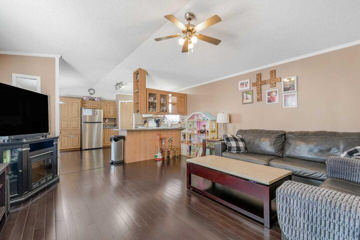 Property Photo:  411 Silver Pointe Drive  AB T8W 5K5 