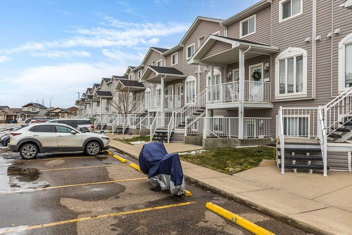 Property Photo:  75 Somerset Lane SE  AB T1B 0E7 
