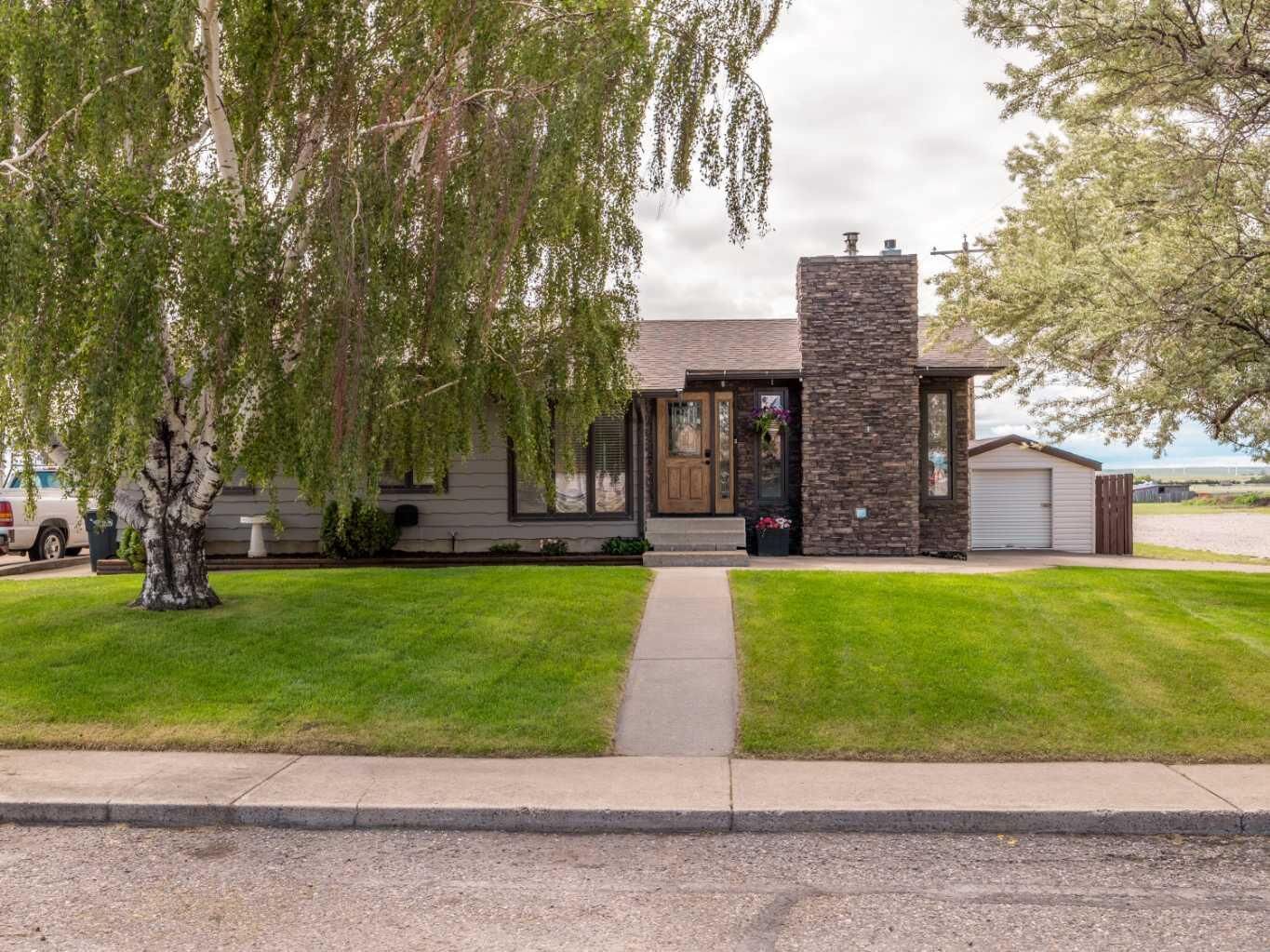 Property Photo: 506 10 Street AB T0L 0Z0