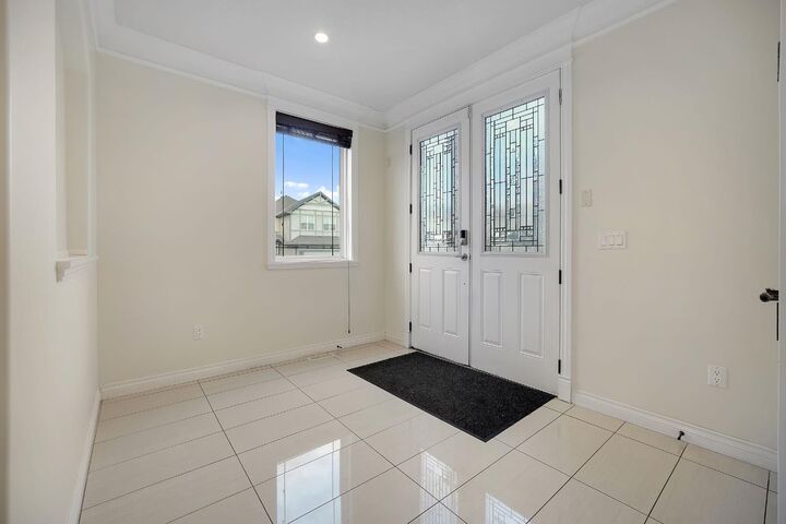Property Photo:  40 Baywater Court SW  AB T4B 0A8 