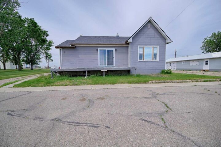 Property Photo: 104 Retzke Street AB T0K 0V0