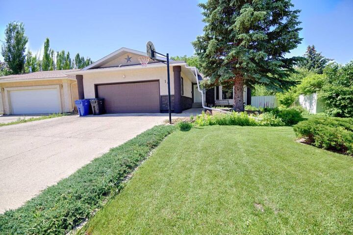 Property Photo:  14 Mt Brazeau Road W  AB T1K 6L6 
