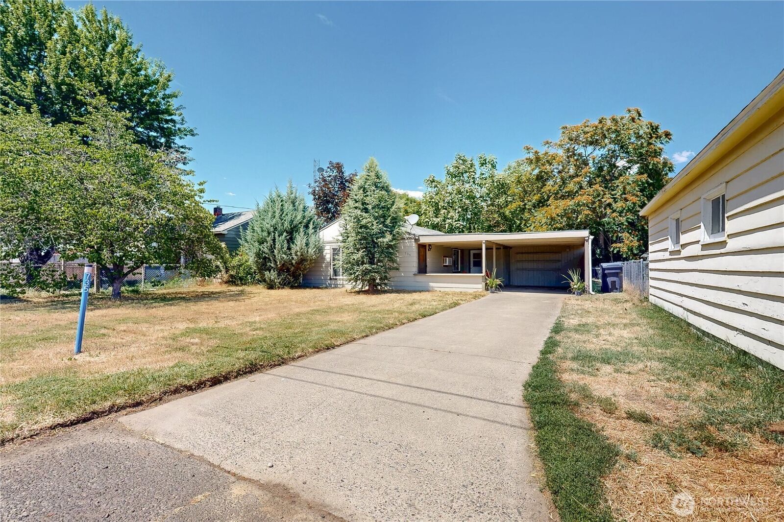 Property Photo:  735 NE Spitzenburg Street  WA 99324 