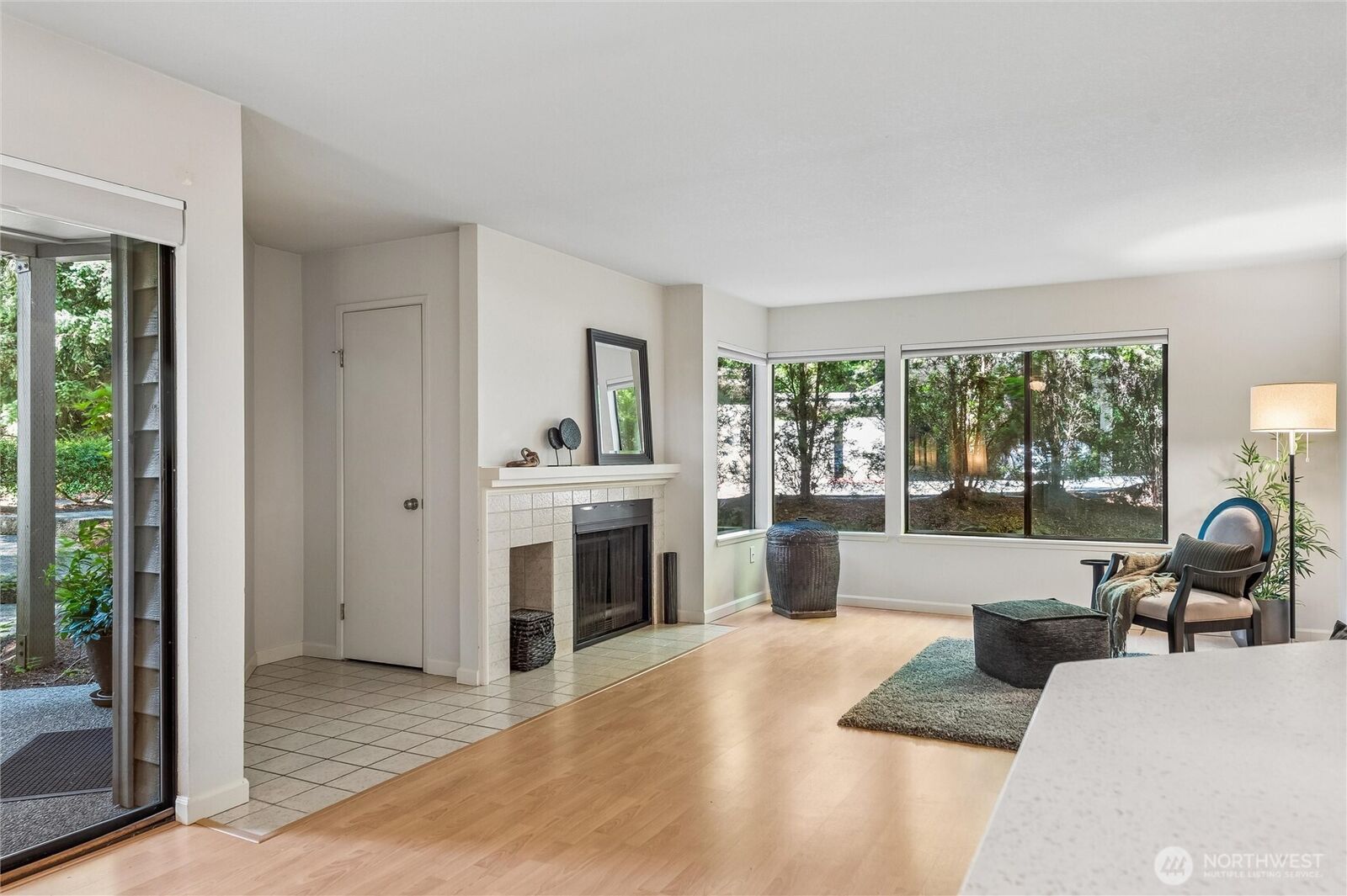 Property Photo:  1354  Bellevue Way NE 3  WA 98004 