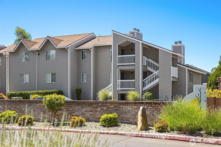 Property Photo:  1410 W Casino Road A5  WA 98204 