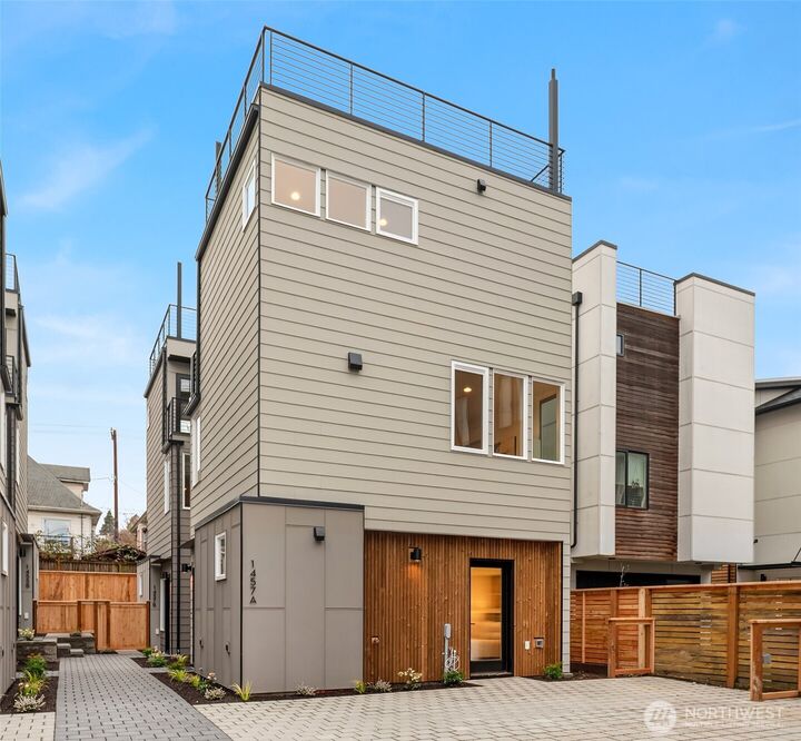 Property Photo:  1457  22nd Avenue B  WA 98122 