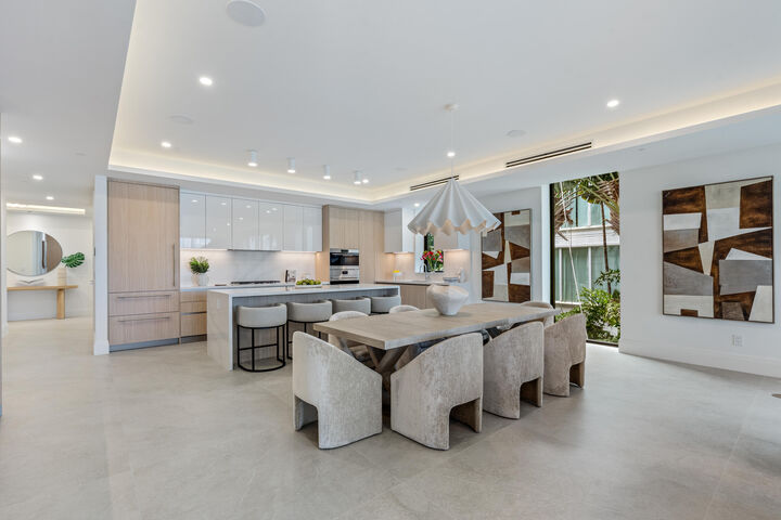 Property Photo: 87 Isle Of Venice Drive 201N FL 33301
