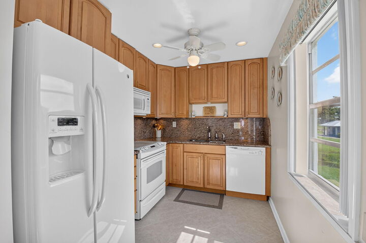 Property Photo: 323 Capri G 323 FL 33484