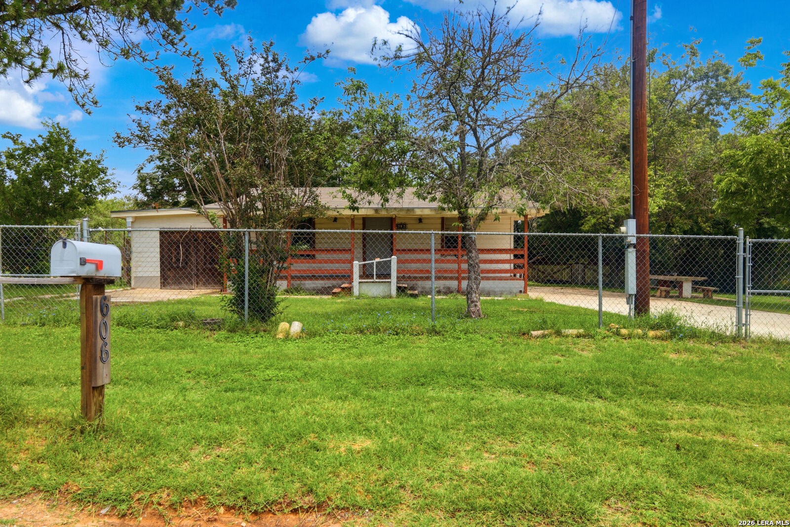Property Photo:  606 Viewpoint Dr  TX 78065 