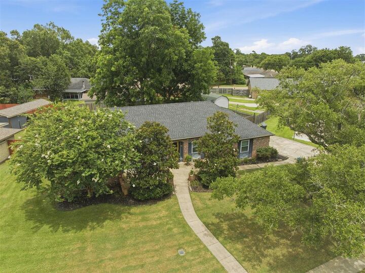 Property Photo: 728 Jefferson Drive LA 70605