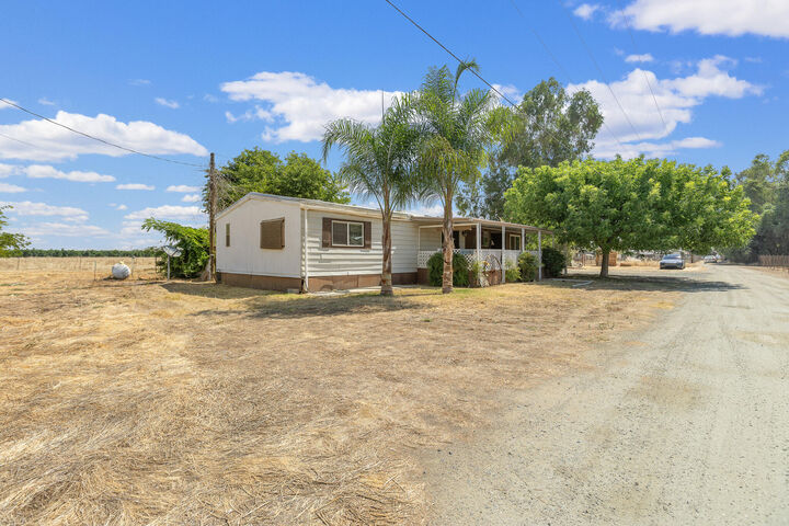 Property Photo: 21296 Ave 188 CA 93267