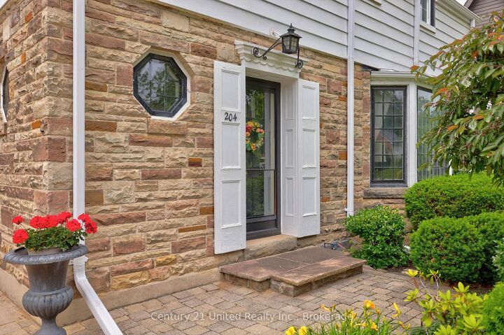 Property Photo: 204 O'Carroll Avenue ON K9H 4V4