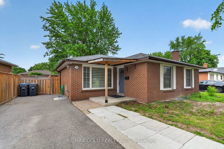 Property Photo: 40 Devonshire Drive ON L6T 3G3