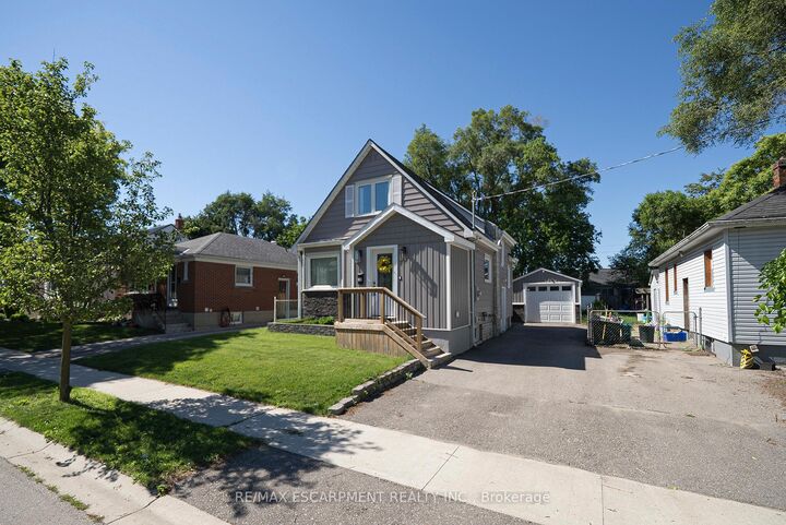 Property Photo: 32 Elmwood Avenue ON N3R 2J8