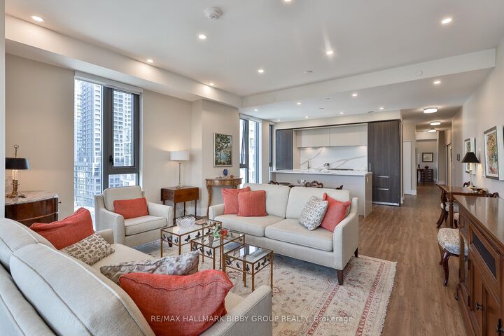Property Photo: 1 Hillsdale Avenue W 902 ON M4S 0E5
