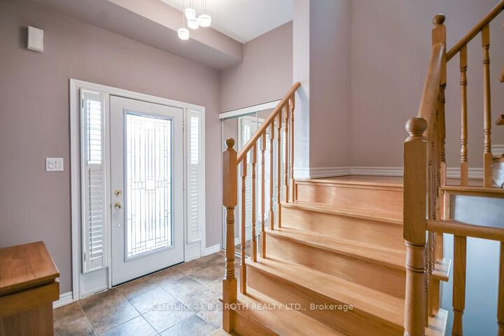 Property Photo: 24 Connaught Lane ON L4M 0A6