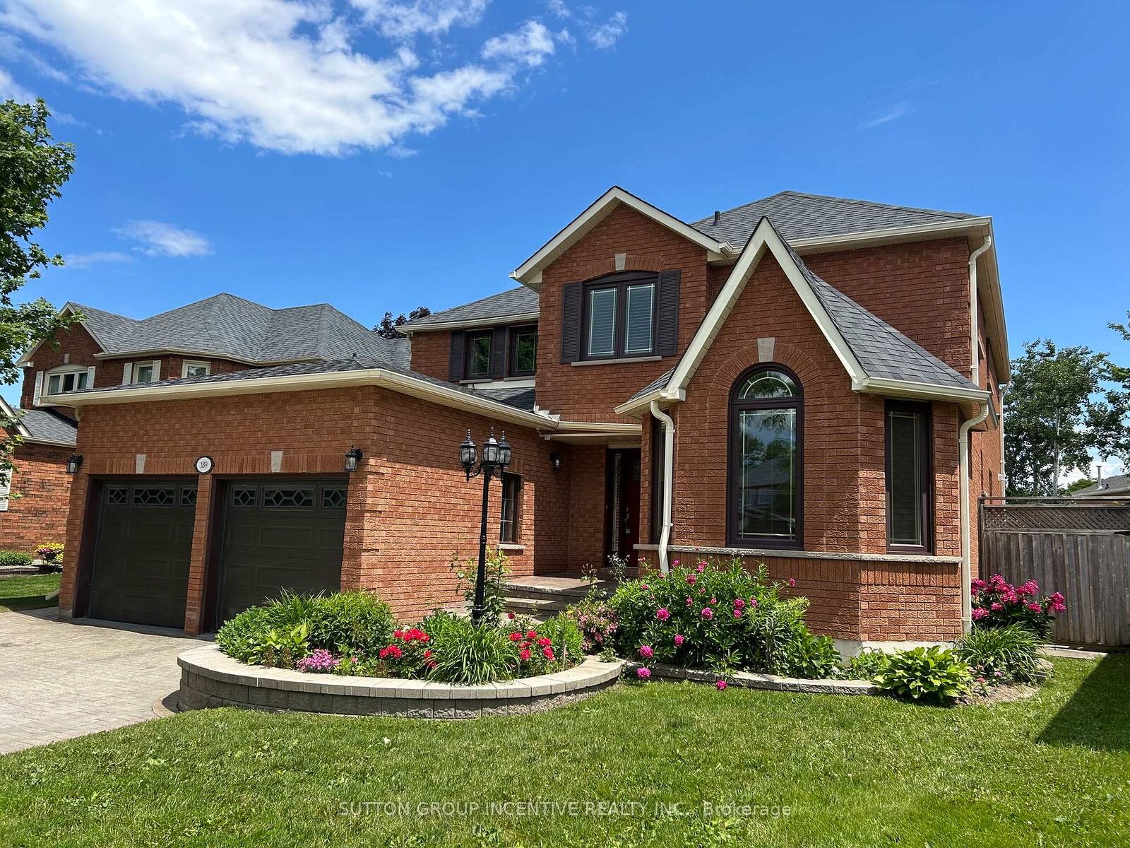 Property Photo:  189 Hanmer Street W  ON L4N 7J9 