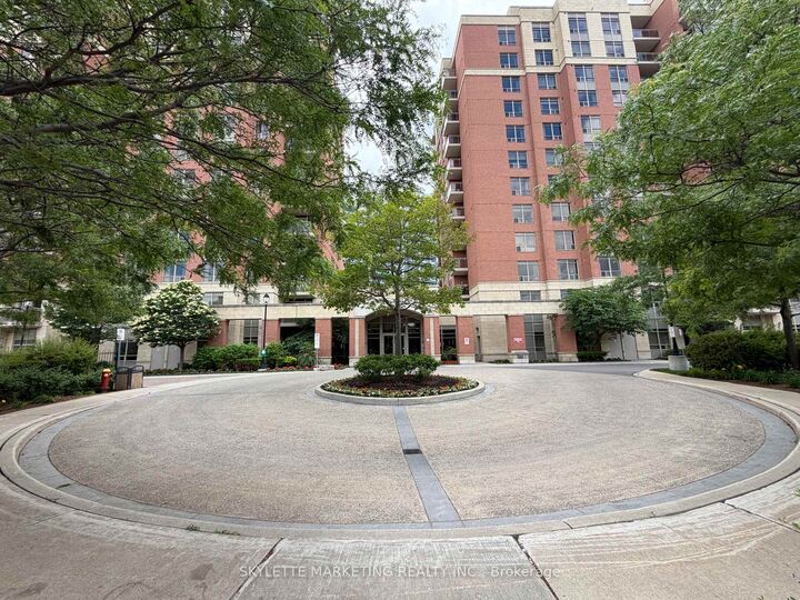 Property Photo: 75 King William Crescent Ph13 ON L4B 0C1