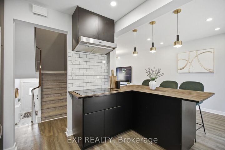 Property Photo:  2092 Eric Crescent  ON K1B 4P4 