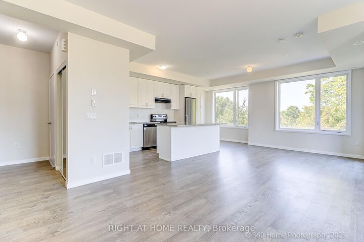 Property Photo:  200 Alex Gardner Circle 28  ON L4G 3G5 