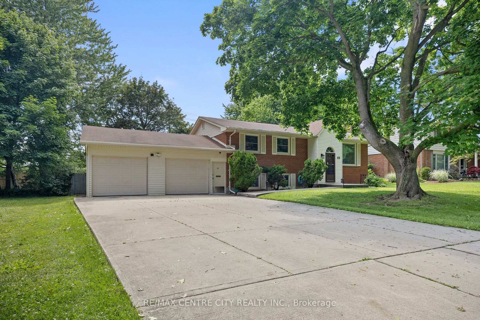 Property Photo:  46 Brentwood Crescent  ON N6G 1X2 