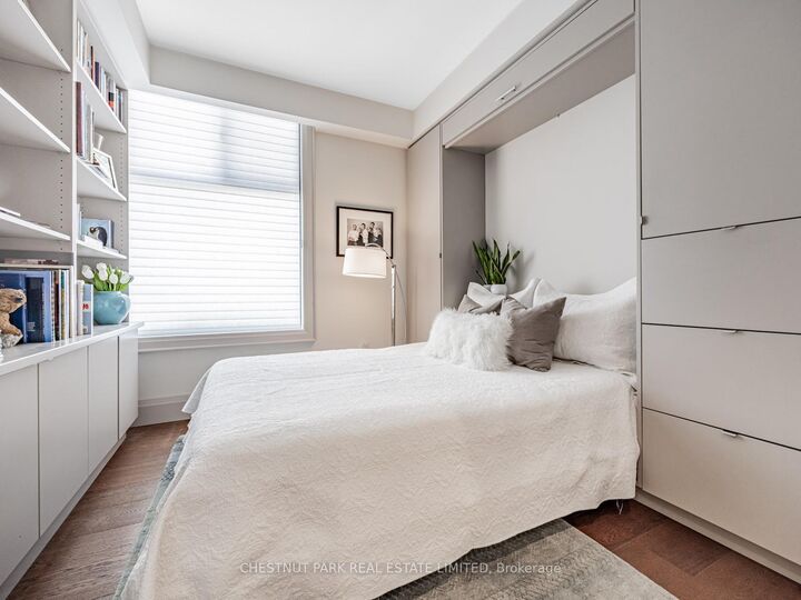 Property Photo: 423 Avenue Road 8 ON M4V 2H7