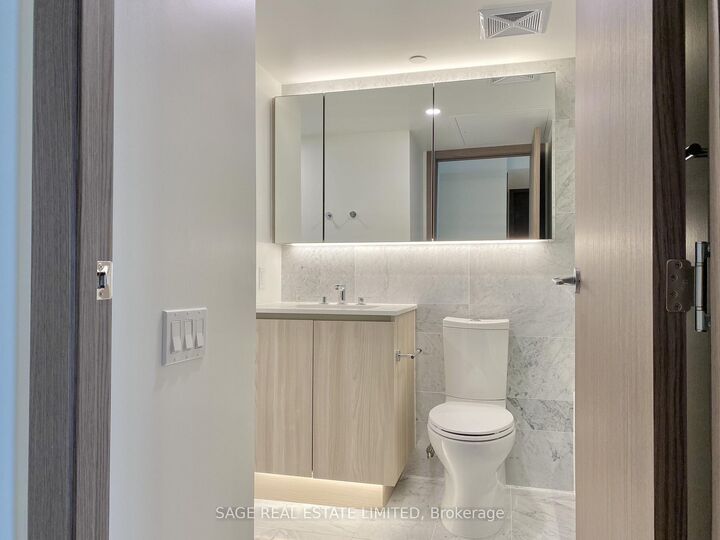 Property Photo:  17 Bathurst Street 801  ON M5V 0N1 