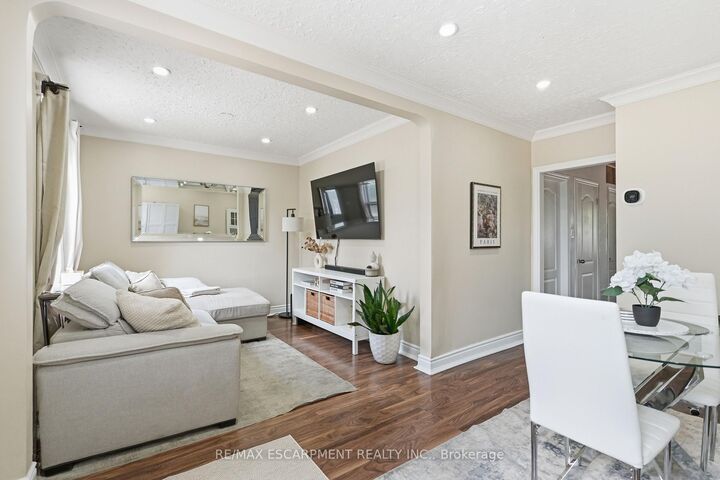 Property Photo:  141 McAnulty Boulevard  ON L8H 3H6 