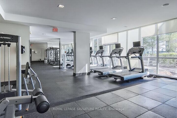 Property Photo: 4070 Confederation Parkway 2109 ON L5B 0E9