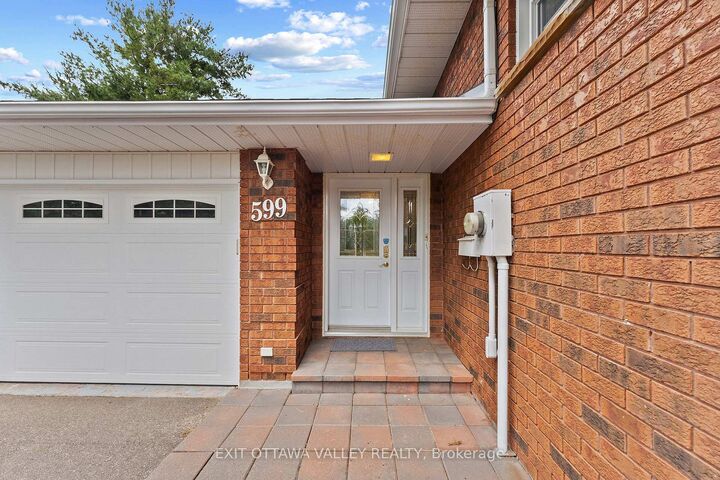 Property Photo:  599 Hillside Avenue  ON K8A 8G4 