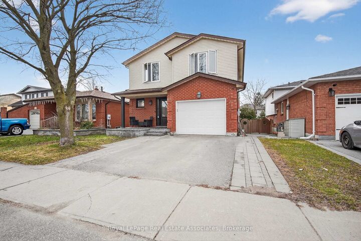 Property Photo:  67 Beechnut Crescent  ON L1E 1Y4 