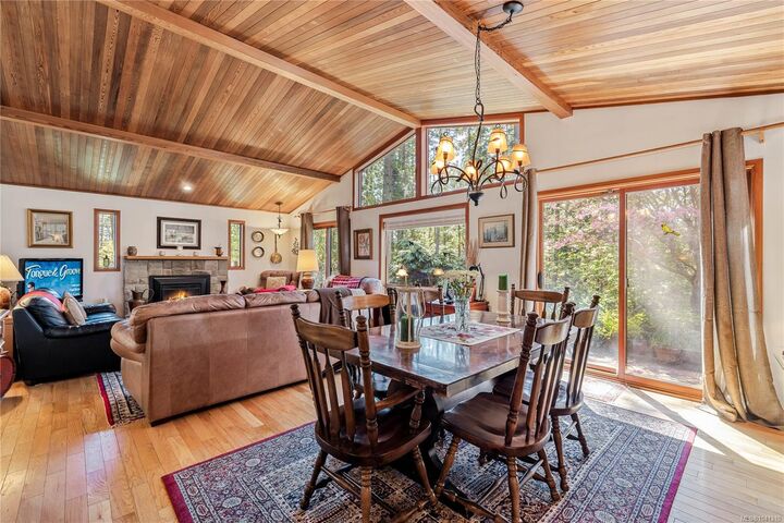 Property Photo: 112 Cairns Pl BC V8K 2K9