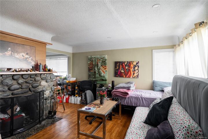 Property Photo: 1203 Pearce Cres BC V8X 3S8