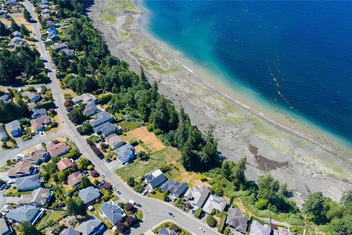 Property Photo: 5402 Bayshore Dr BC V9V 1G8