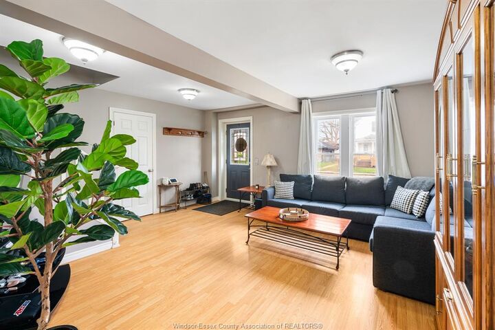 Property Photo:  198 Raleigh  ON N7M 2N7 