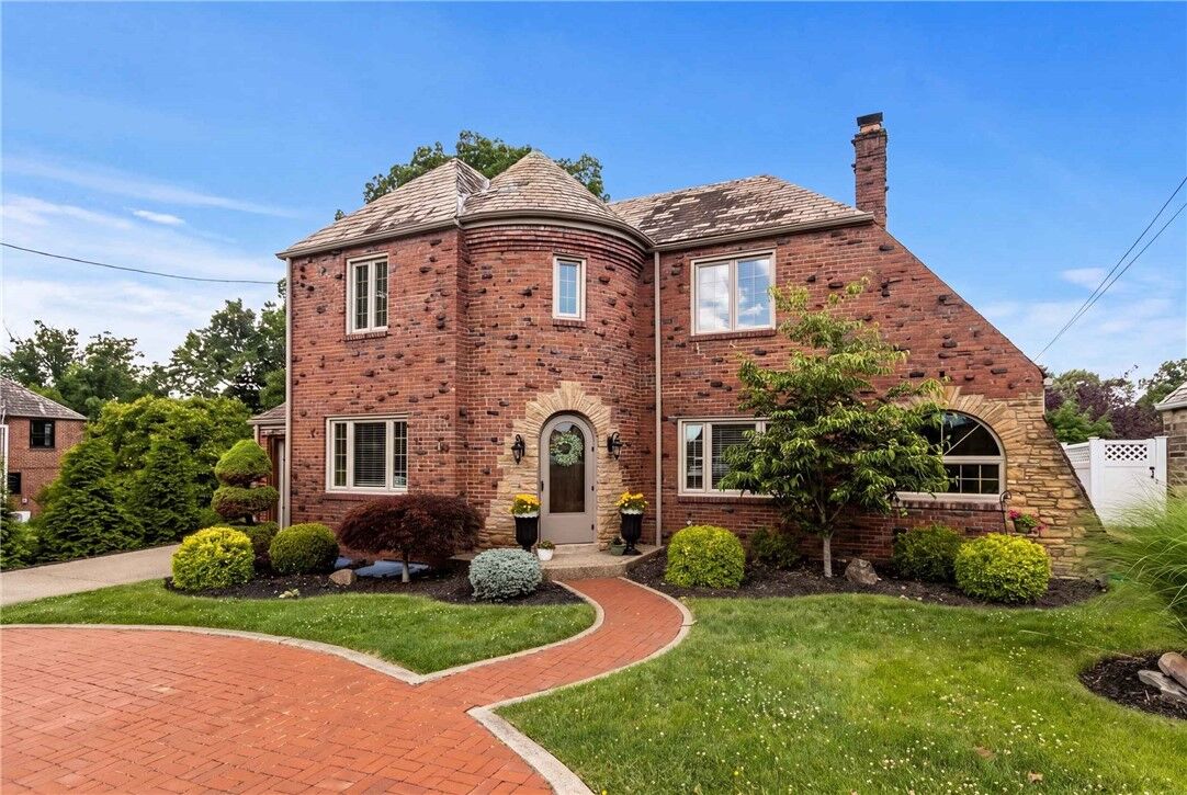Property Photo:  130 Crestview Dr  PA 15236 