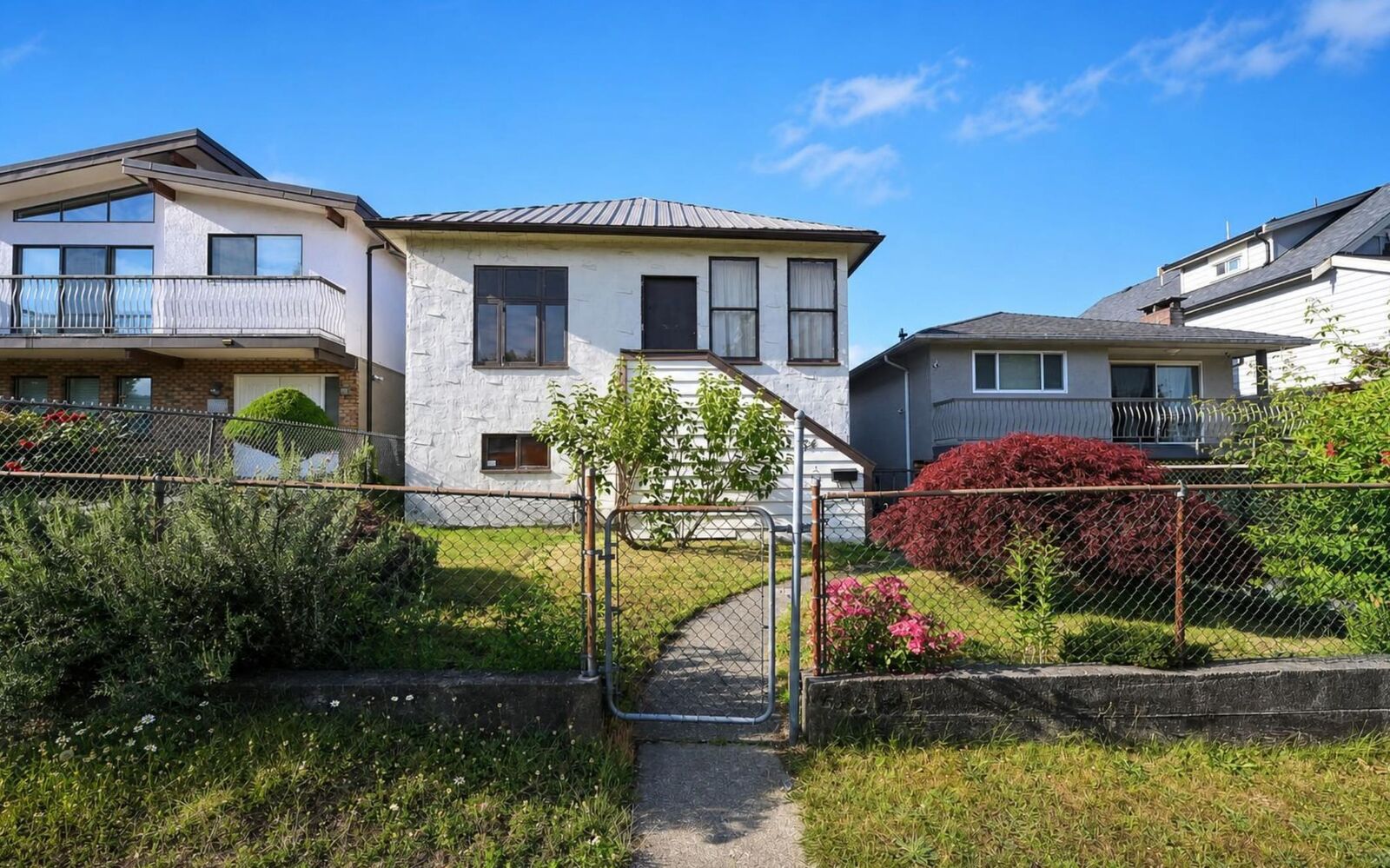 Property Photo: 2354 E 33rd Avenue BC V5R 2S3