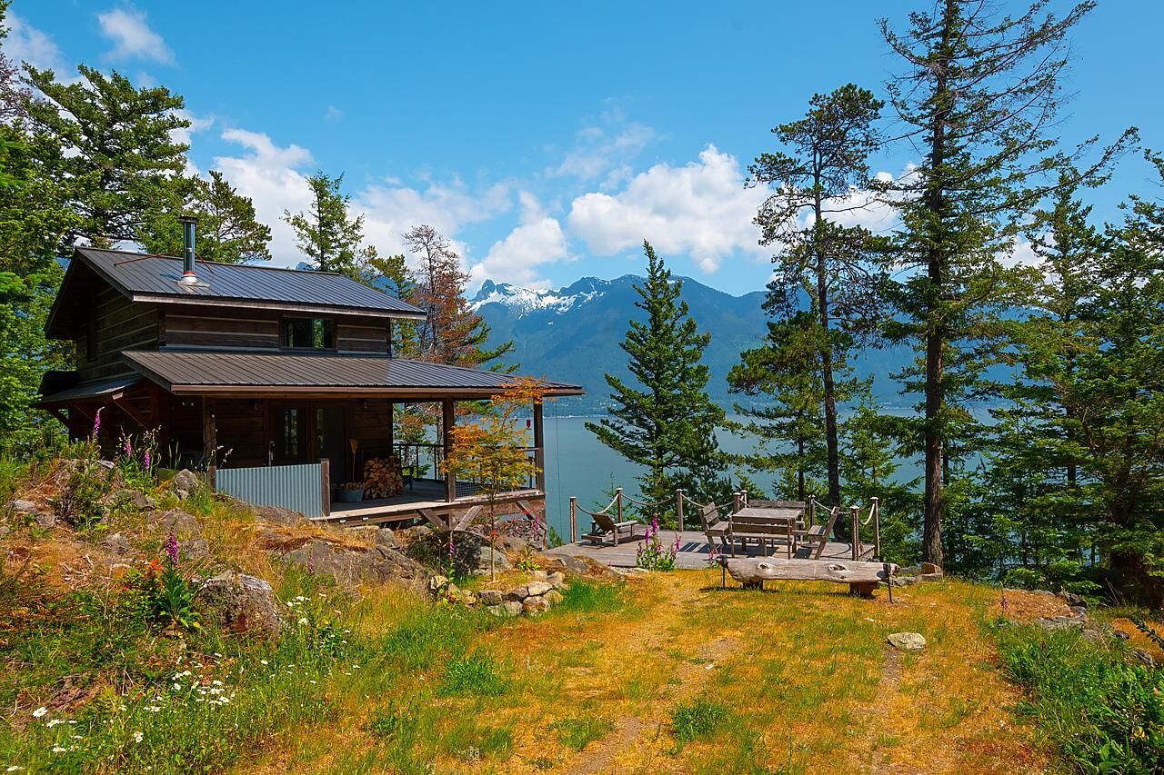 Property Photo: 970 Mount Artaban Road BC V0N 1V0