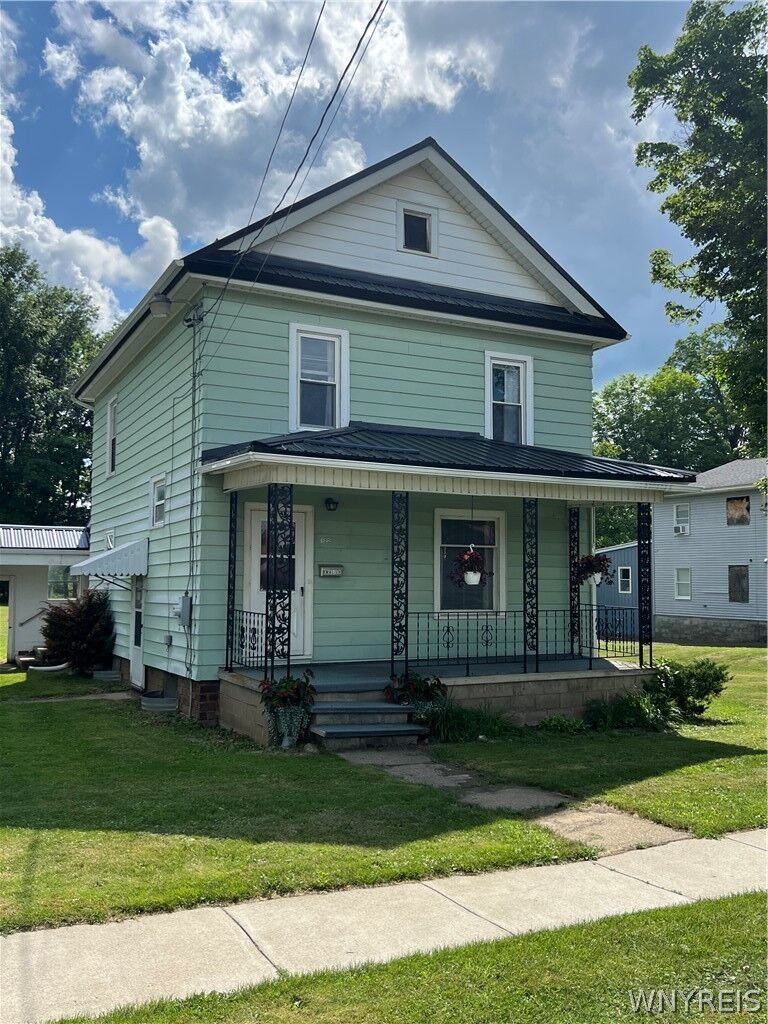 Property Photo:  122 E Union Street  NY 14706 