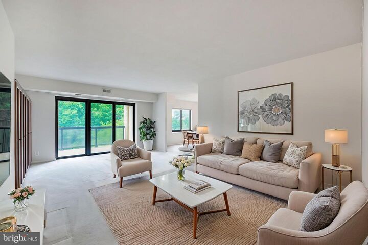 Property Photo:  307 Yoakum Parkway 512  VA 22304 
