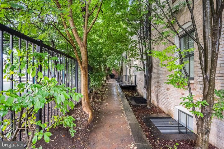 Property Photo:  1210 Queen 5  VA 22314 