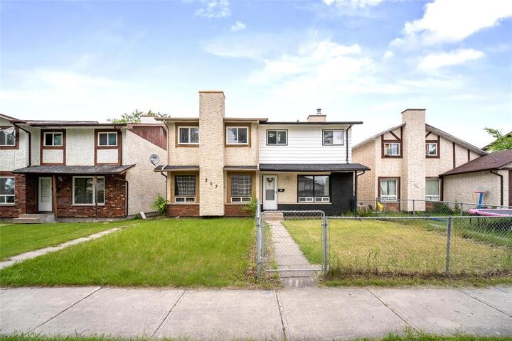 Property Photo:  201 Kinver Avenue  MB R2R 1G9 